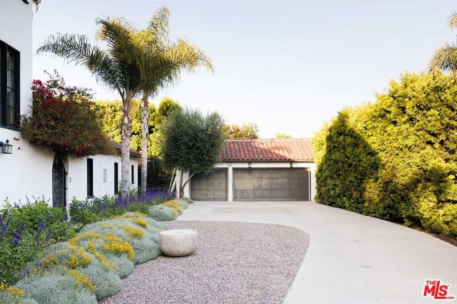 2230 Nottingham Avenue, Los Angeles, CA 90027