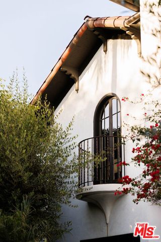 2230 Nottingham Avenue, Los Angeles, CA 90027