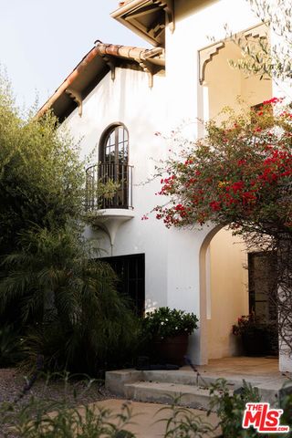 2230 Nottingham Avenue, Los Angeles, CA 90027
