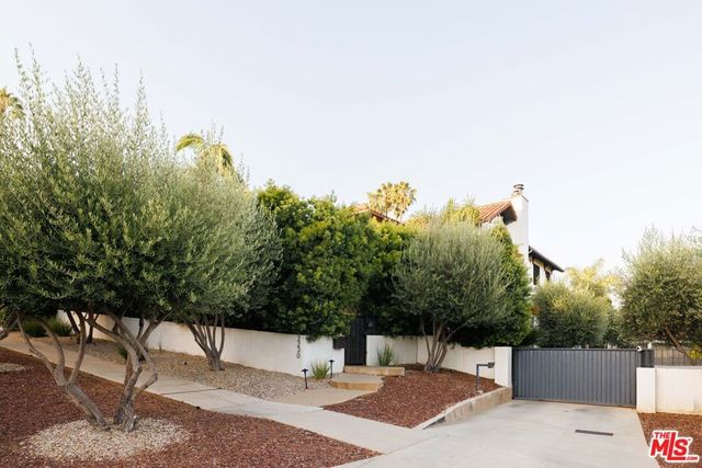 2230 Nottingham Avenue, Los Angeles, CA 90027