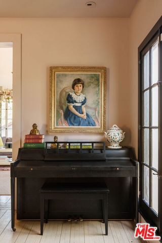 2230 Nottingham Avenue, Los Angeles, CA 90027