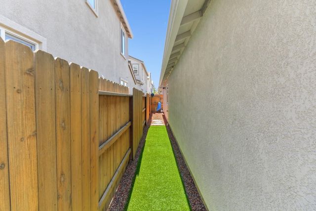 4344 White Ash Ln, Sacramento, CA 95834