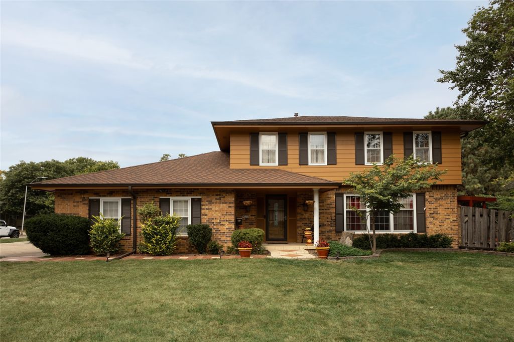4521 Aurora Avenue, Des Moines, IA 50310