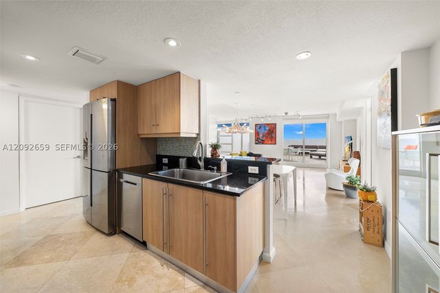7600 Collins Ave 1012, Miami Beach, FL 33141