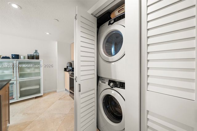 7600 Collins Ave 1012, Miami Beach, FL 33141