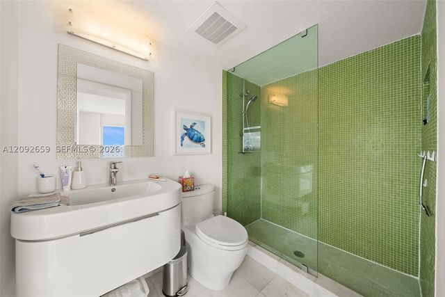7600 Collins Ave 1012, Miami Beach, FL 33141