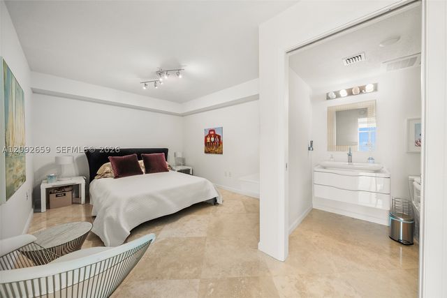 7600 Collins Ave 1012, Miami Beach, FL 33141