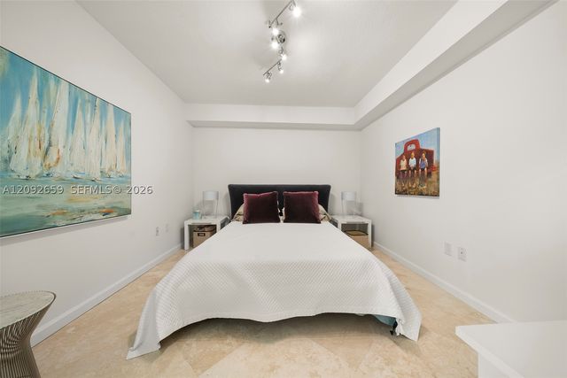 7600 Collins Ave 1012, Miami Beach, FL 33141