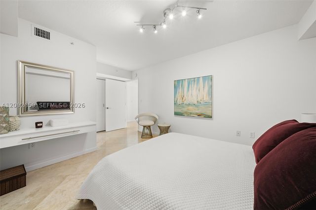 7600 Collins Ave 1012, Miami Beach, FL 33141