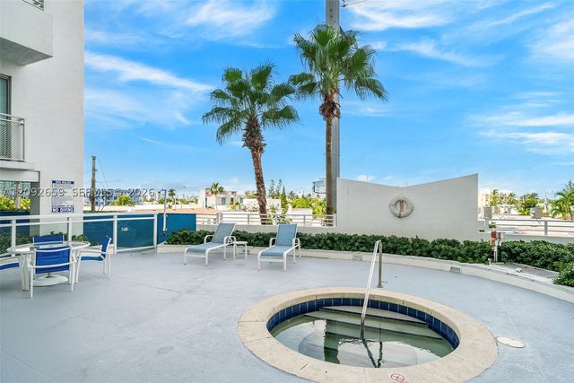 7600 Collins Ave 1012, Miami Beach, FL 33141