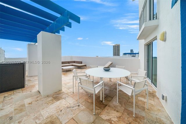 7600 Collins Ave 1012, Miami Beach, FL 33141