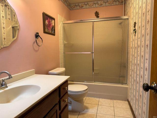 7344 Oakpark Drive, Newburgh, IN 47630