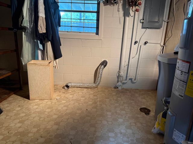 7344 Oakpark Drive, Newburgh, IN 47630