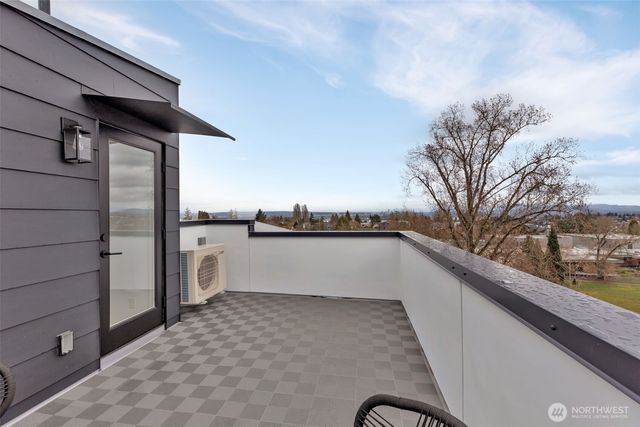 435 19th Avenue E, Seattle, WA 98112