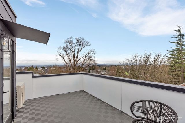 435 19th Avenue E, Seattle, WA 98112
