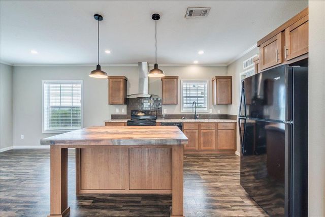 1098 Engelke RD, Buda, TX 78640