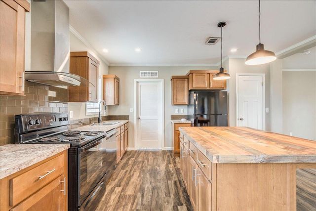 1098 Engelke RD, Buda, TX 78640