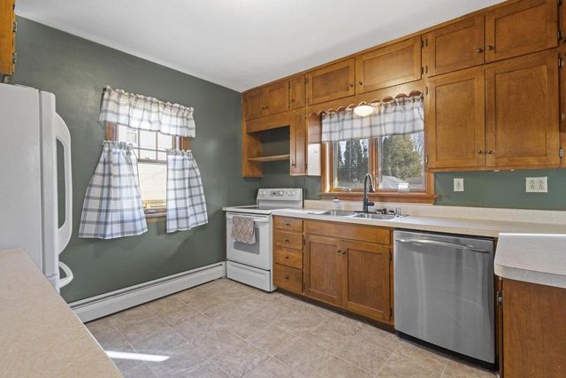 2111 HAMILTON STREET, Manitowoc, WI 54220