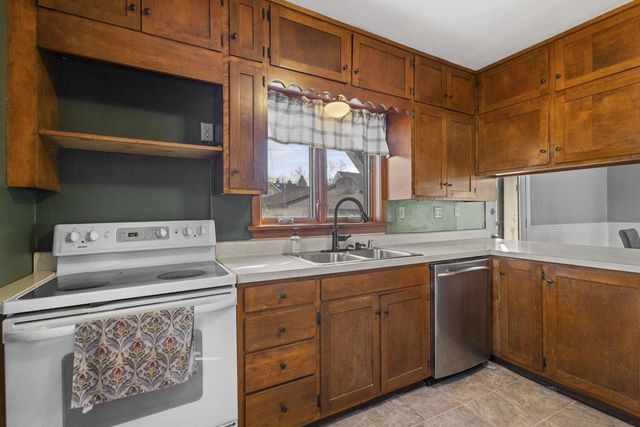 2111 HAMILTON STREET, Manitowoc, WI 54220