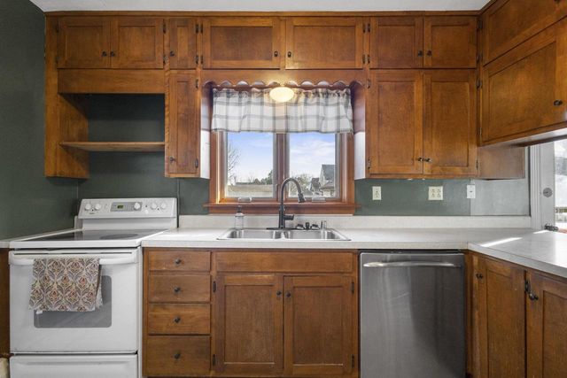 2111 HAMILTON STREET, Manitowoc, WI 54220