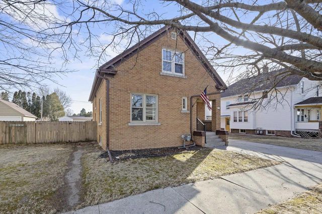 2111 HAMILTON STREET, Manitowoc, WI 54220