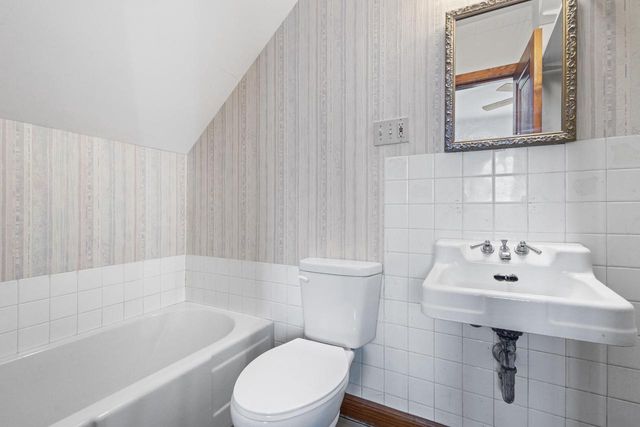 2111 HAMILTON STREET, Manitowoc, WI 54220