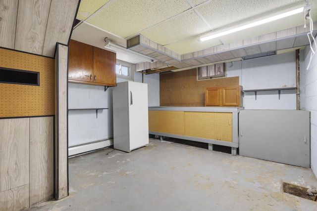 2111 HAMILTON STREET, Manitowoc, WI 54220