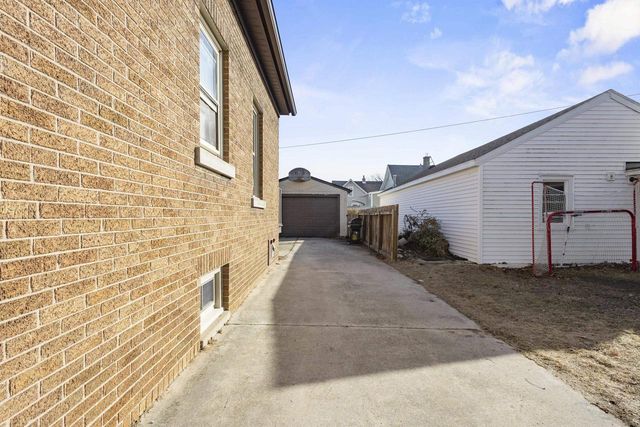 2111 HAMILTON STREET, Manitowoc, WI 54220