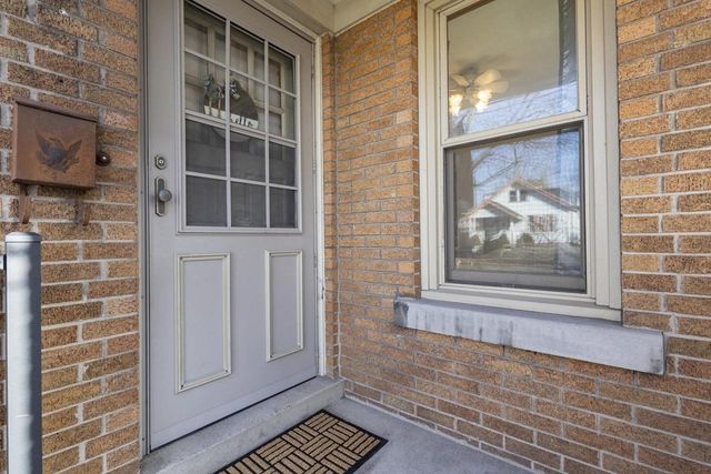 2111 HAMILTON STREET, Manitowoc, WI 54220