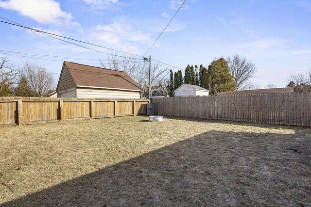 2111 HAMILTON STREET, Manitowoc, WI 54220