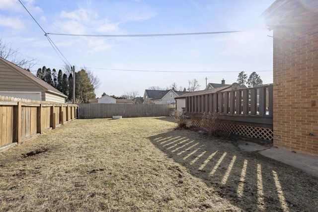 2111 HAMILTON STREET, Manitowoc, WI 54220