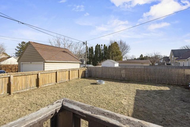 2111 HAMILTON STREET, Manitowoc, WI 54220