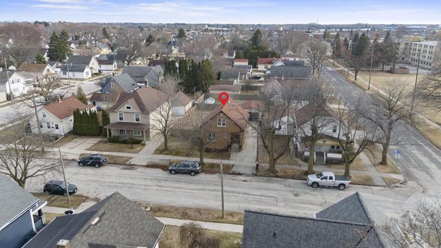 2111 HAMILTON STREET, Manitowoc, WI 54220