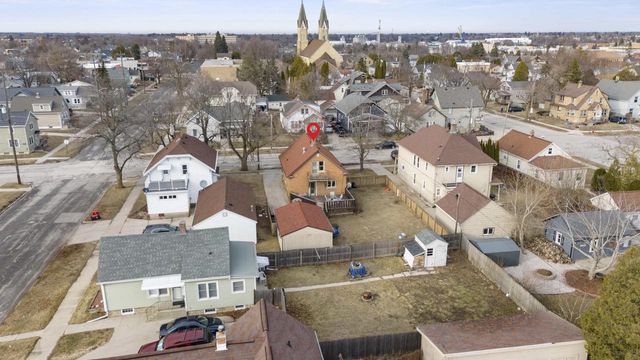 2111 HAMILTON STREET, Manitowoc, WI 54220