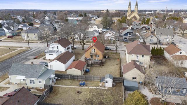 2111 HAMILTON STREET, Manitowoc, WI 54220