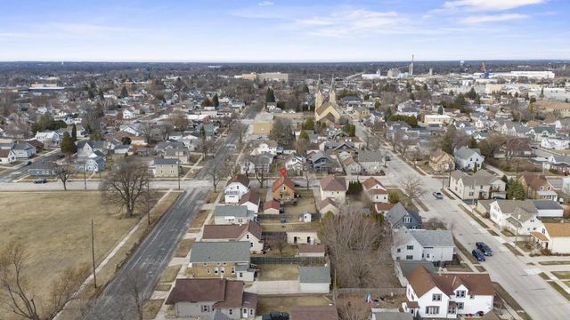 2111 HAMILTON STREET, Manitowoc, WI 54220