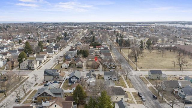 2111 HAMILTON STREET, Manitowoc, WI 54220