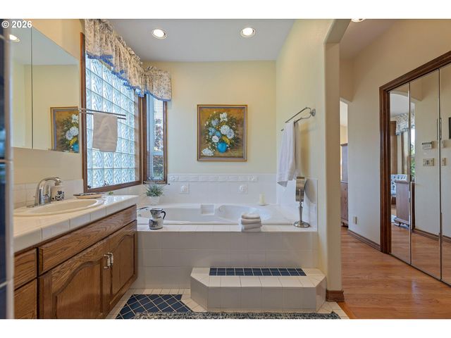 26993 S KINZY Rd, Estacada, OR 97023