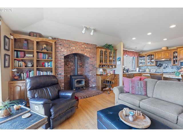 26993 S KINZY Rd, Estacada, OR 97023
