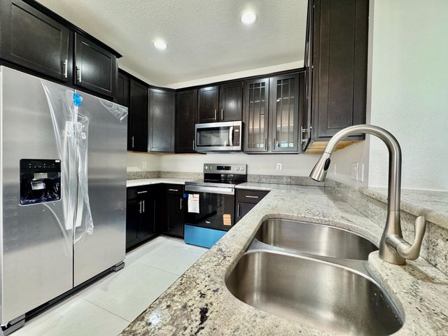 9623 Town Parc Circle S, Parkland, FL 33076