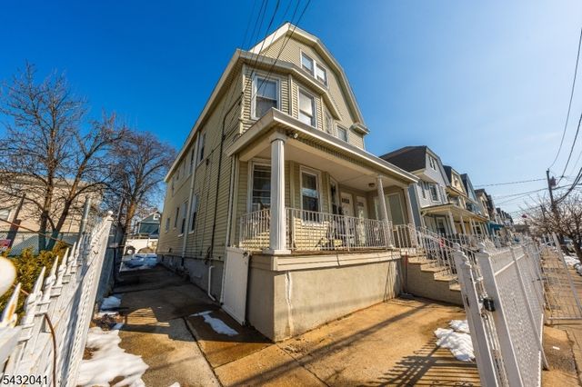 1039 Anna St, Elizabeth City, NJ 07201
