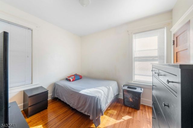 1039 Anna St, Elizabeth City, NJ 07201