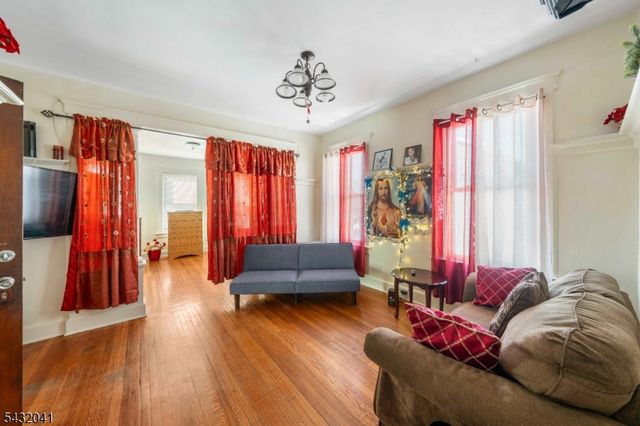 1039 Anna St, Elizabeth City, NJ 07201