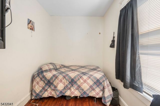 1039 Anna St, Elizabeth City, NJ 07201