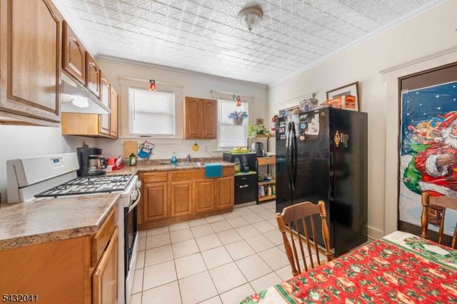 1039 Anna St, Elizabeth City, NJ 07201