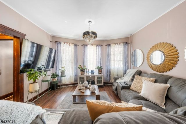 1039 Anna St, Elizabeth City, NJ 07201