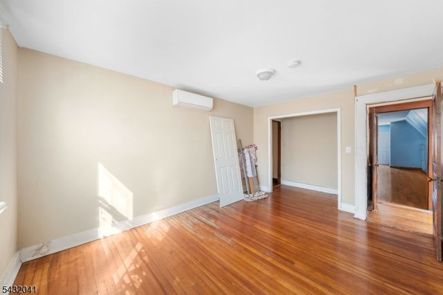 1039 Anna St, Elizabeth City, NJ 07201