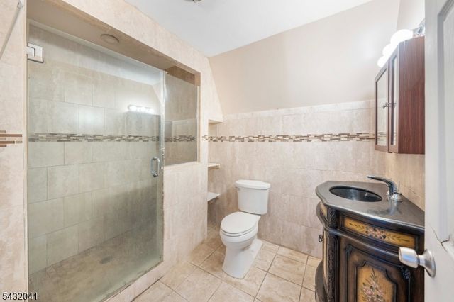 1039 Anna St, Elizabeth City, NJ 07201