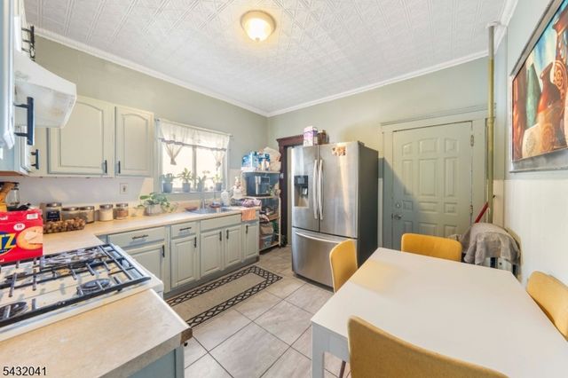 1039 Anna St, Elizabeth City, NJ 07201