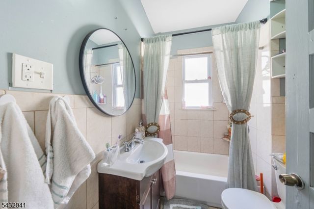 1039 Anna St, Elizabeth City, NJ 07201